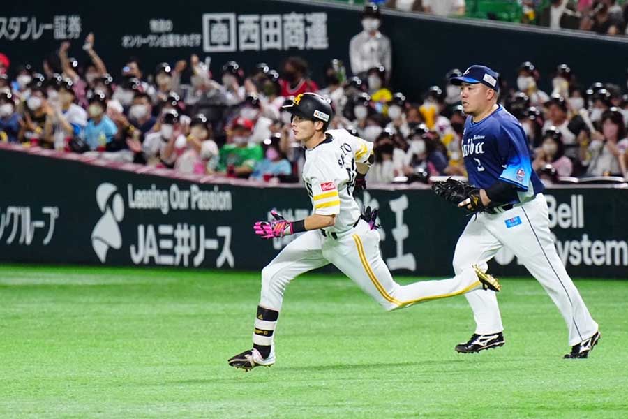 「2番・三塁」で先発したソフトバンク・周東佑京【写真：荒川祐史】