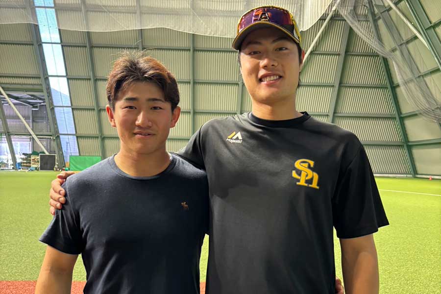 西武へのトレードが発表された野村大樹（左）とソフトバンク・渡邉陸【写真：渡邉陸提供】