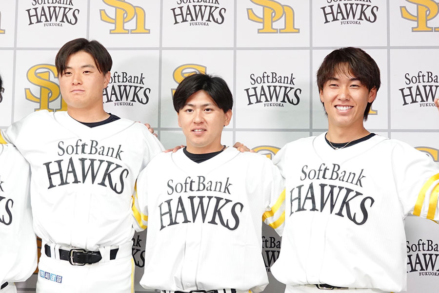 ソフトバンク・前田純、三浦瑞樹、中村亮太（左から）【写真：竹村岳】