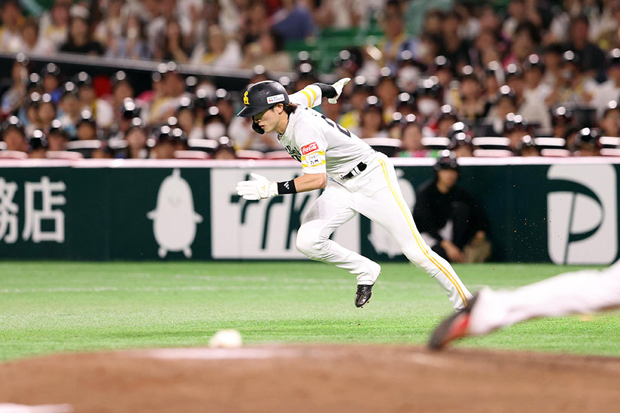 ソフトバンク・周東佑京【写真：栗木一考】