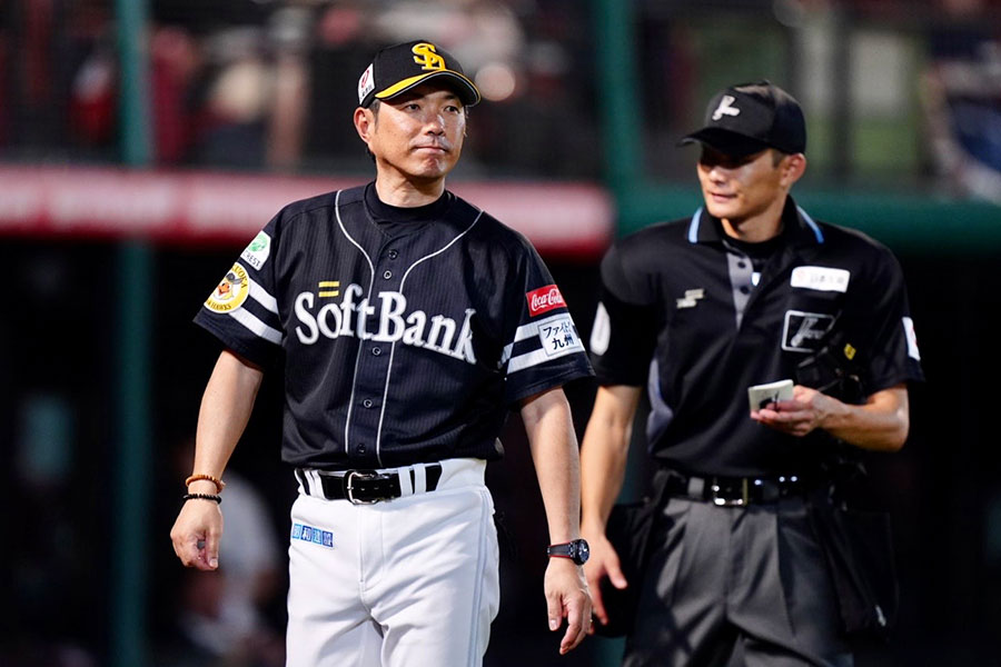 楽天戦の指揮を執ったソフトバンク・小久保裕紀監督【写真：矢口亨】