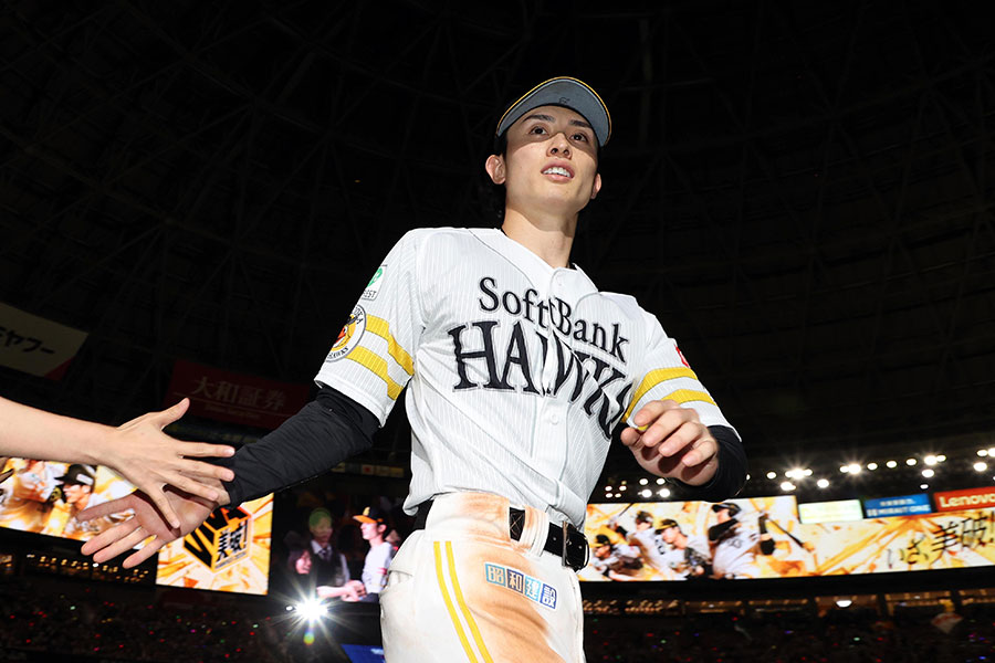 ソフトバンク・周東佑京【写真：栗木一考】