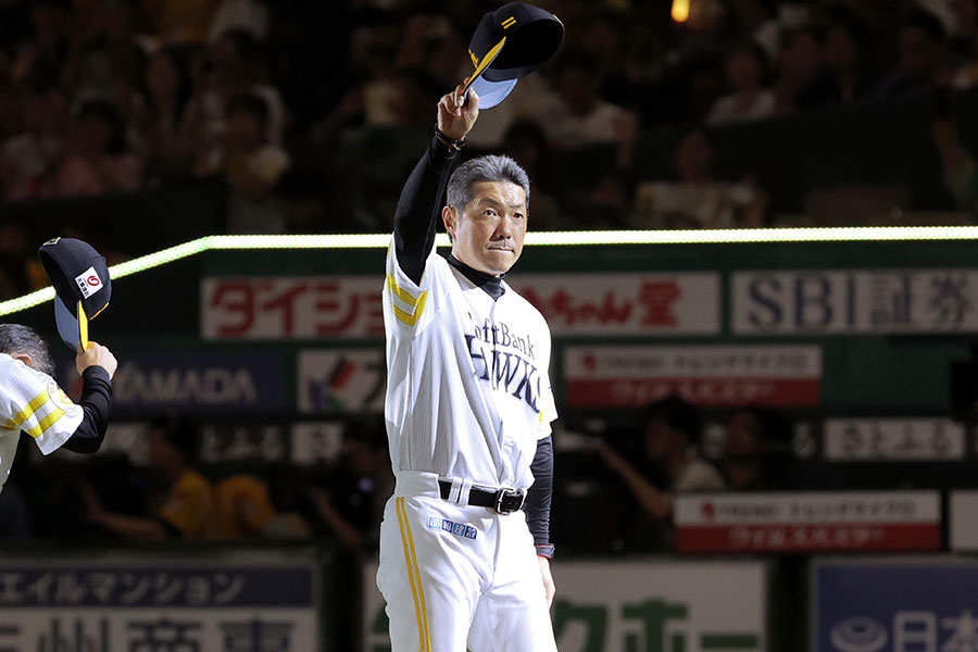 オリックス戦の指揮を執ったソフトバンク・小久保裕紀監督【写真：栗木一考】