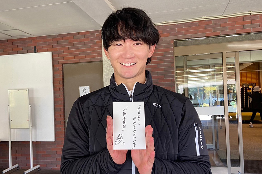 はがきに直筆のメッセージをくれたソフトバンク・正木智也【写真：竹村岳】