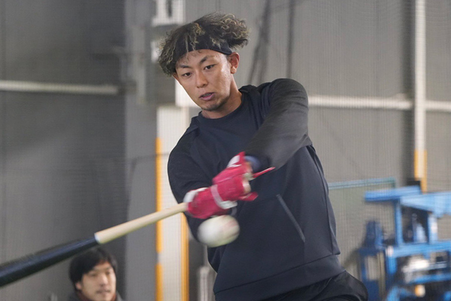 自主トレを公開したソフトバンク・今宮健太【写真：冨田成美】