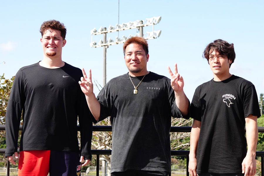 自主トレを公開したリチャード、山川穂高、西武・山野辺翔（左から）【写真：竹村岳】