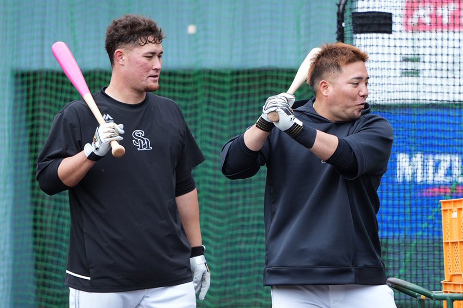 リチャード（左）と山川穂高【写真：冨田成美】