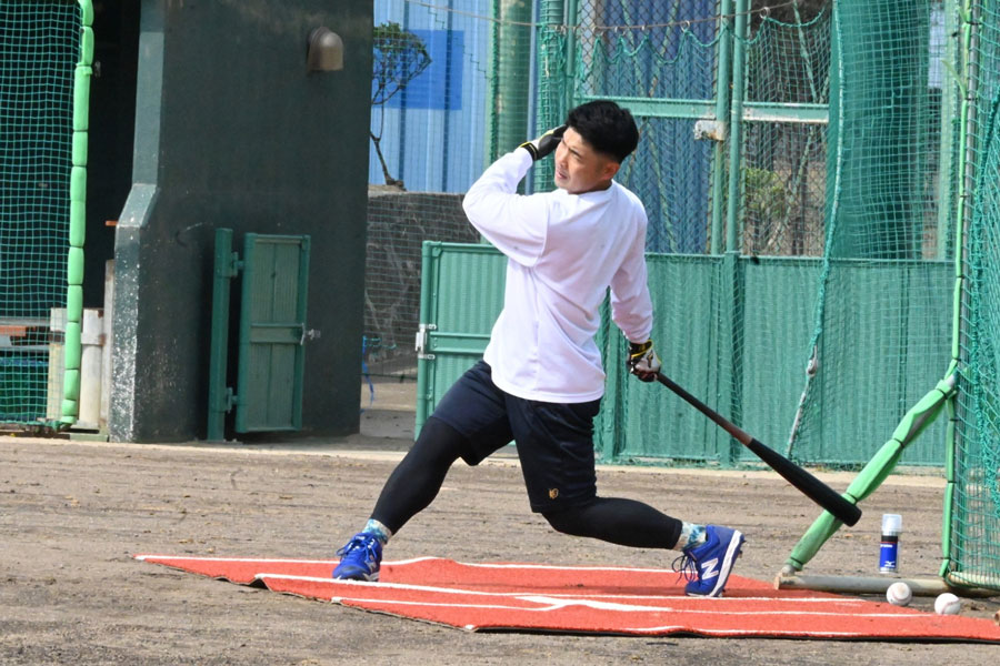 練習に励む近藤健介【写真：長濱幸治】