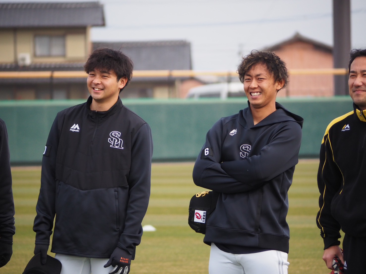 リハビリ組に合流した川瀬晃（左）、今宮健太【写真：上杉あずさ】