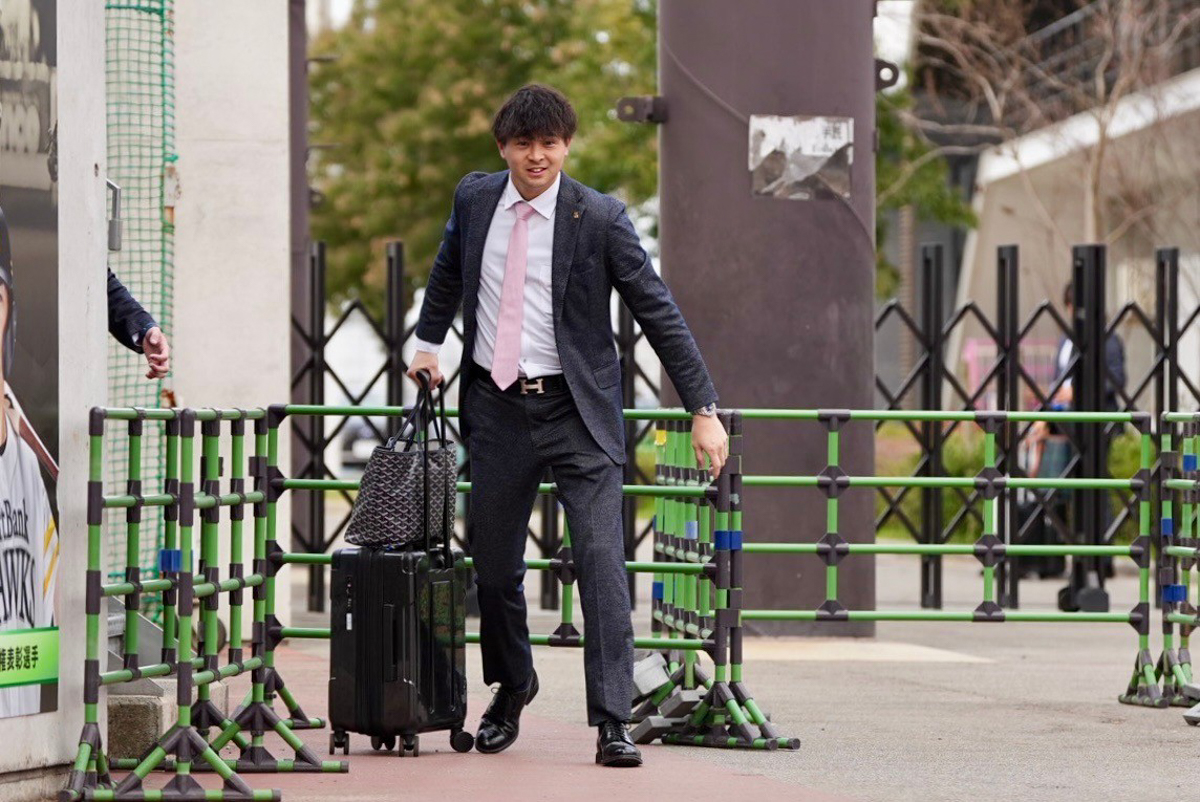 春季教育リーグのオリックス戦（杉本商事Bs）に向け関西に移動する川瀬晃【写真：冨田成美】