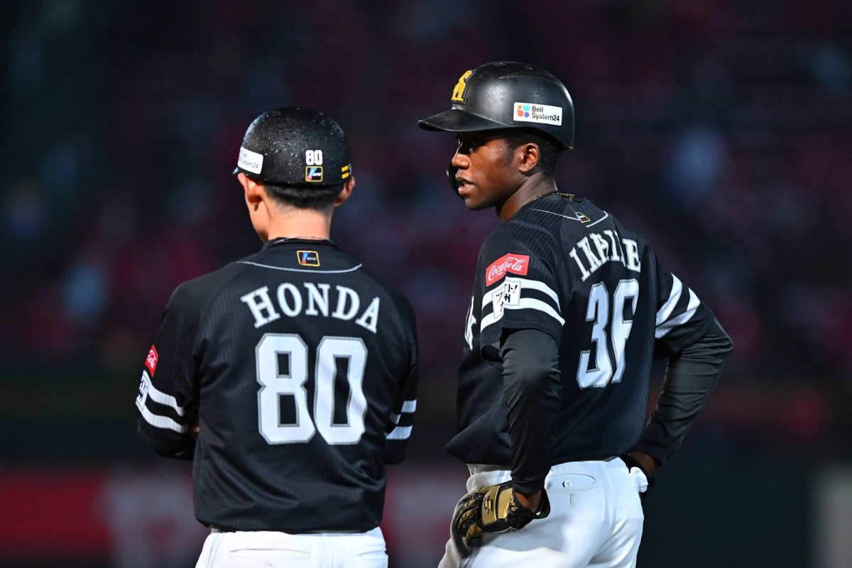 楽天戦で代走として1軍プロ初出場を果たした【写真：古川剛伊】