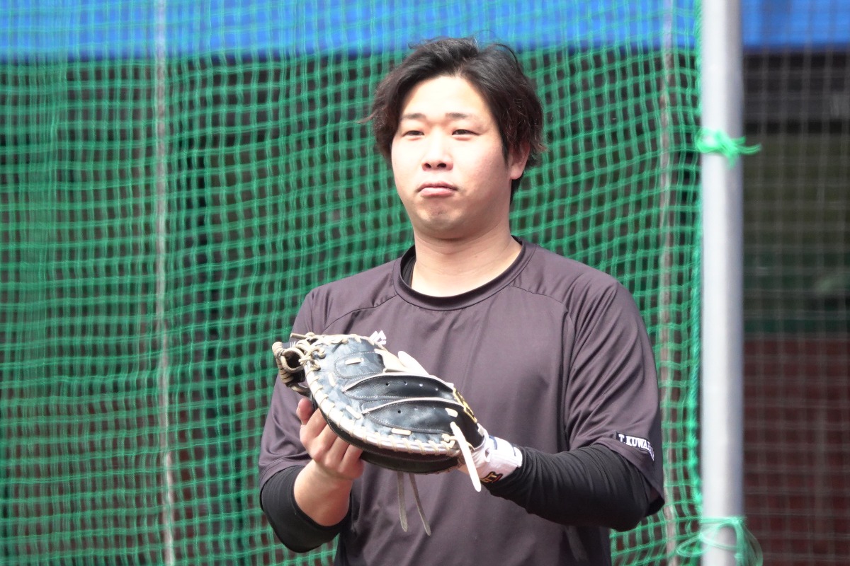 鍬原拓也広報【写真：竹村岳】