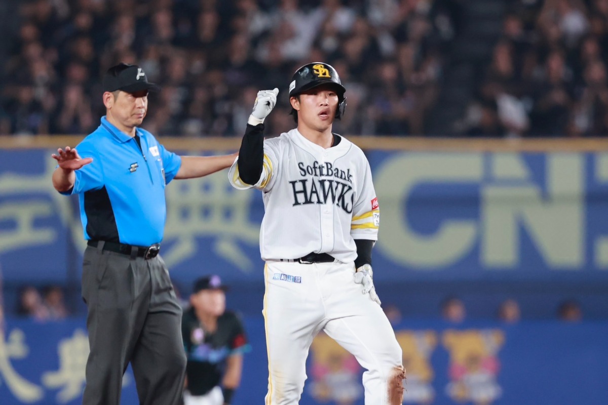 井上朋也が同点打にこぼした本音「きつかった」　祝福のベンチ…近藤健介の“愛あるイジり”