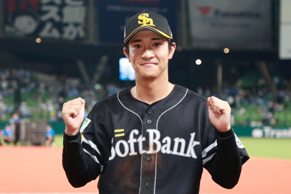 ヒーローインタビューに応える柳町達【写真：小池義弘】