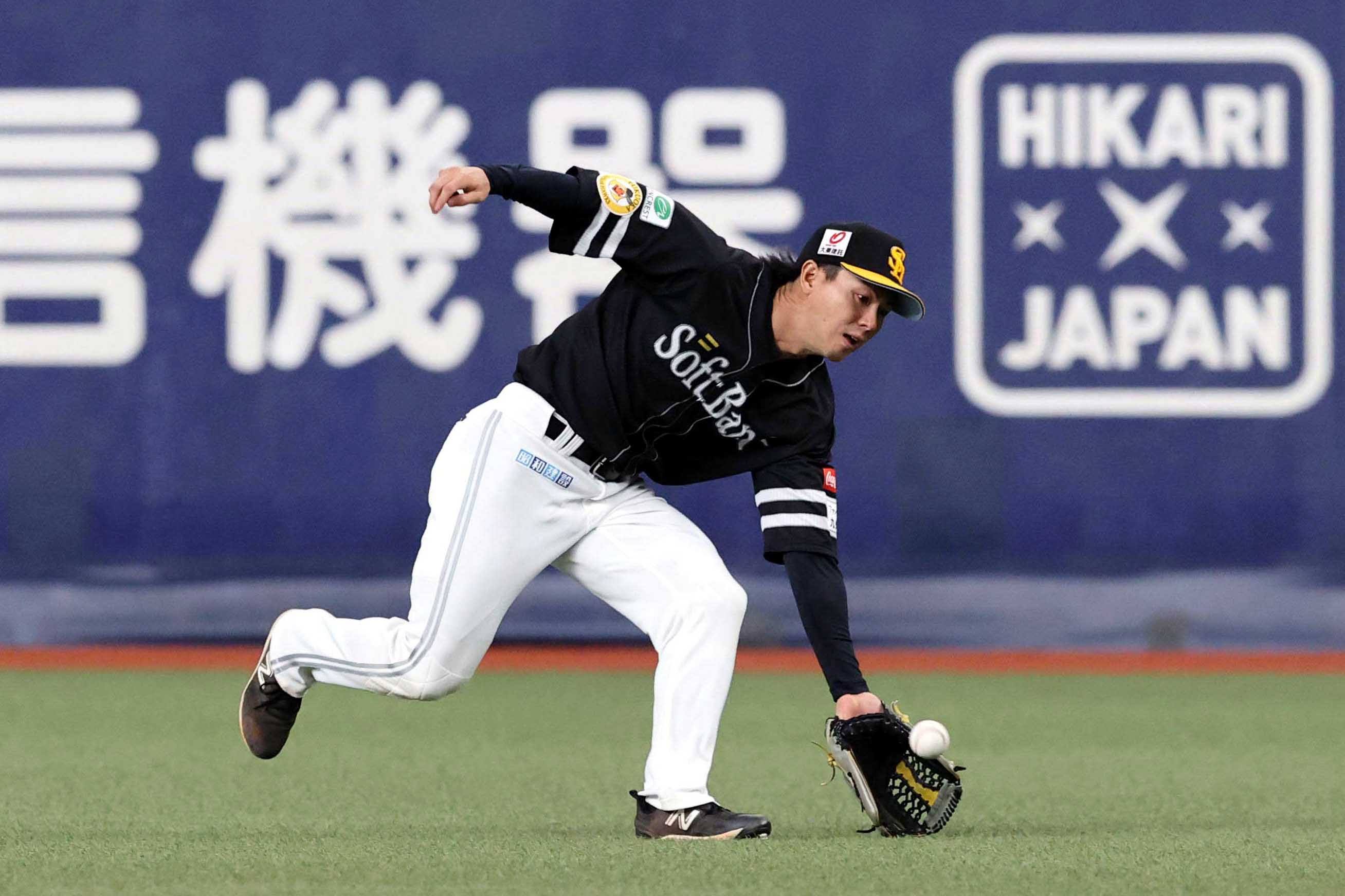 堅実な守備でチームに貢献する佐藤直樹【写真：栗木一考】