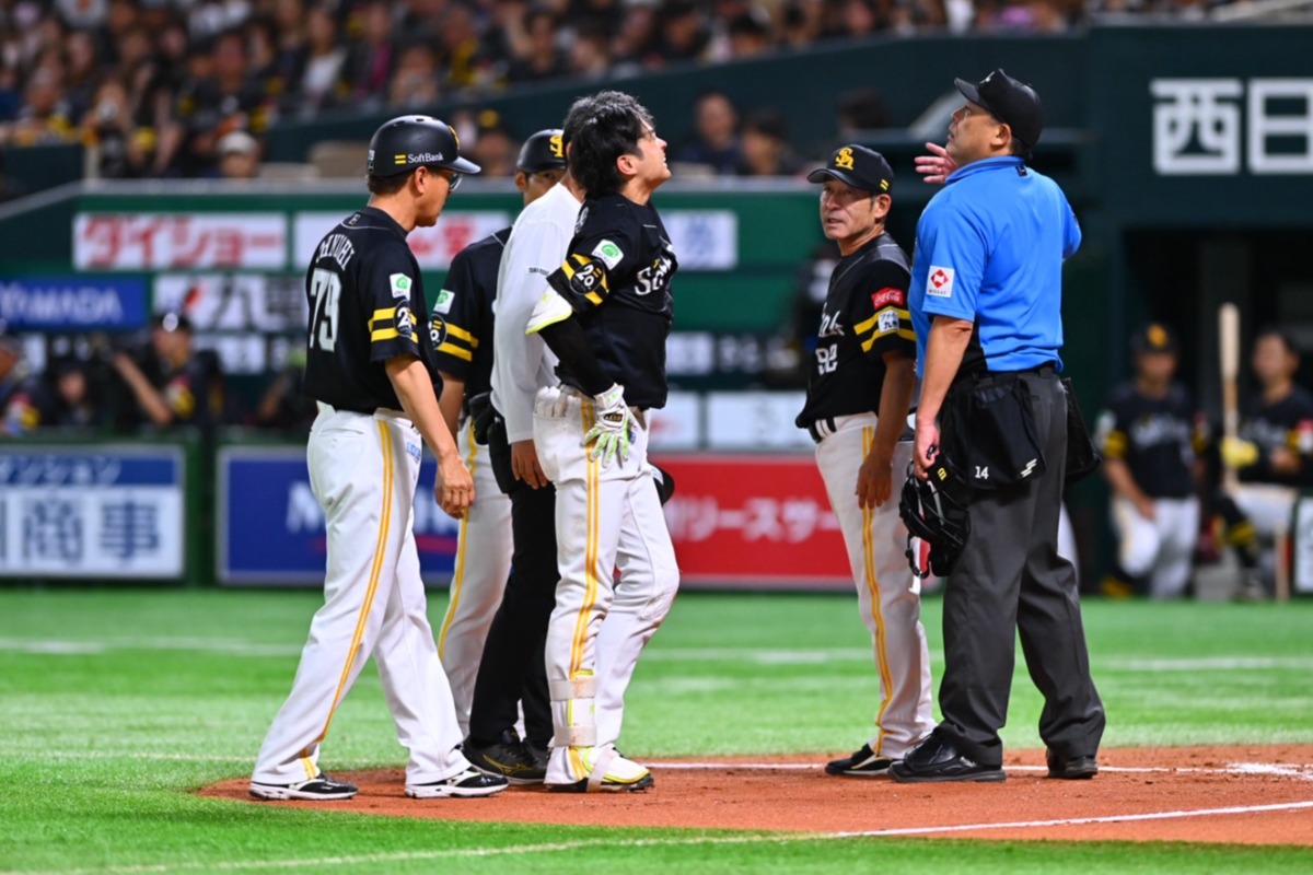 死球を受け悶絶する川瀬晃【写真：古川剛伊】