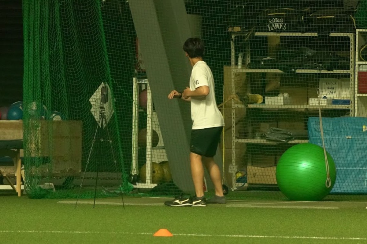 室内練習場でトレーニングする前田悠伍【写真：竹村岳】