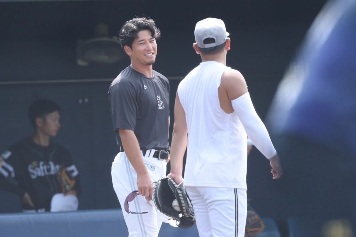 杉本商事Bsのグラウンドに姿を見せた栗原陵矢【写真：加治屋友輝】