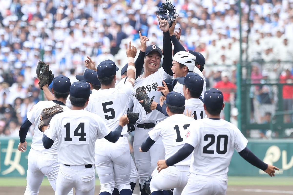 全国制覇を成し遂げた沖縄尚学ナイン【写真：加治屋友輝】