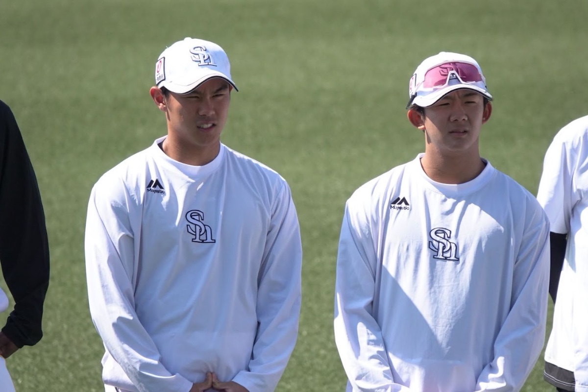 宇野真仁朗（左）と石見颯真【写真：竹村岳】