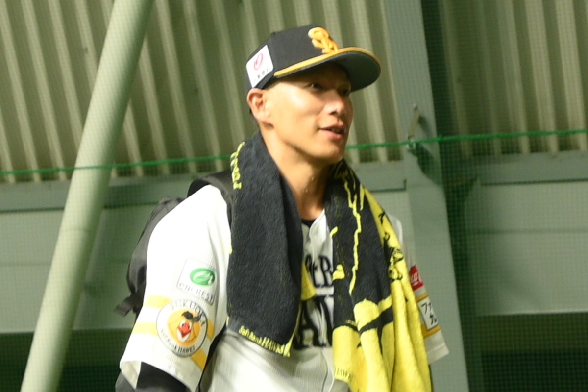 復帰戦の後、取材に応じた柳田悠岐【写真：長濱幸治】