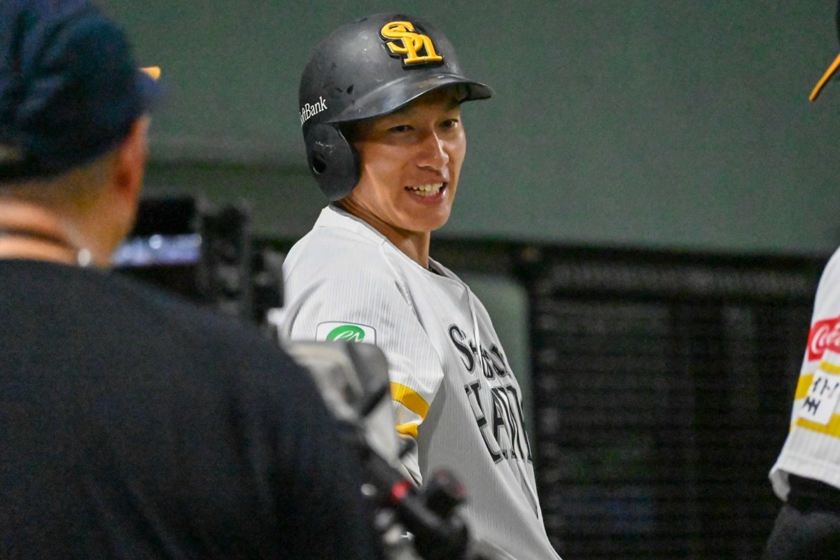 実戦復帰した2軍戦で笑顔を見せる柳田悠岐【写真：長濱幸治】