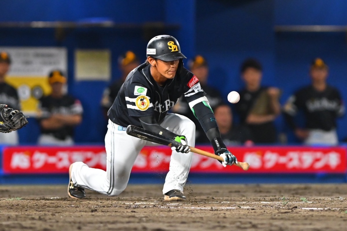 400犠打を決めた今宮健太【写真：古川剛伊】