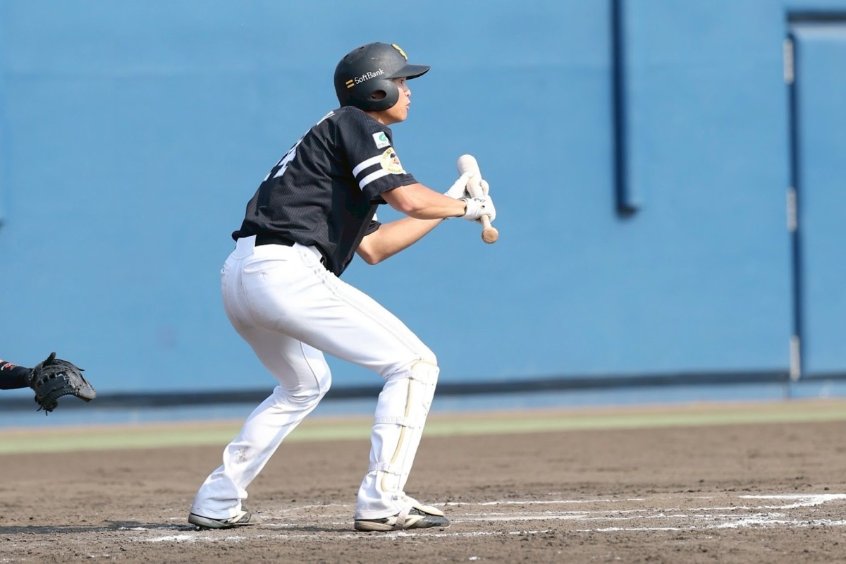 オリックス戦でセーフティバントを仕掛けた笹川吉康【写真：加治屋友輝】