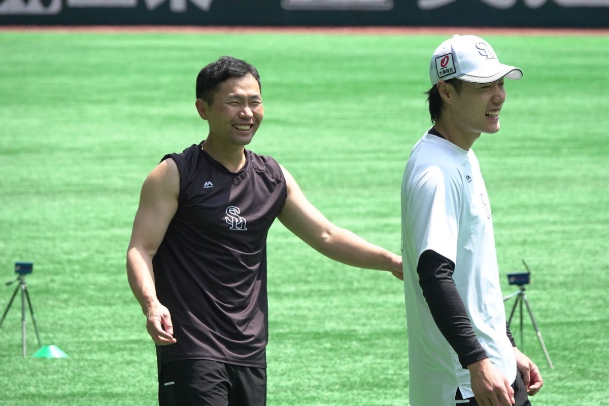 中村晃（左）と渡邉陸【写真：竹村岳】