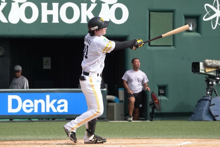 中飛を放つ正木智也【写真：竹村岳】