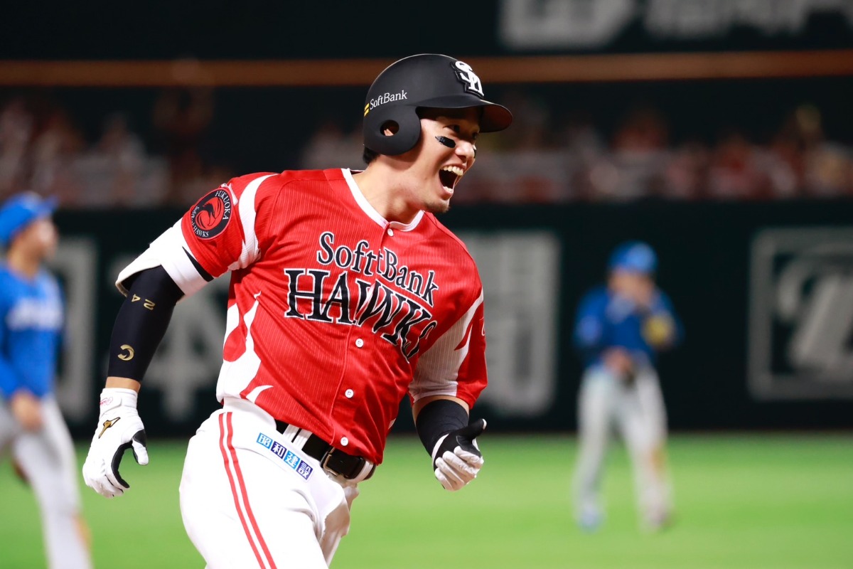 8回に同点弾を放った栗原陵矢【写真：小池義弘】