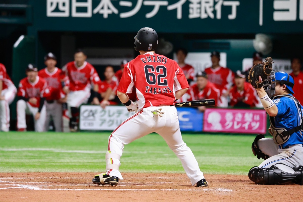 四球を選んだ海野隆司【写真：小池義弘】