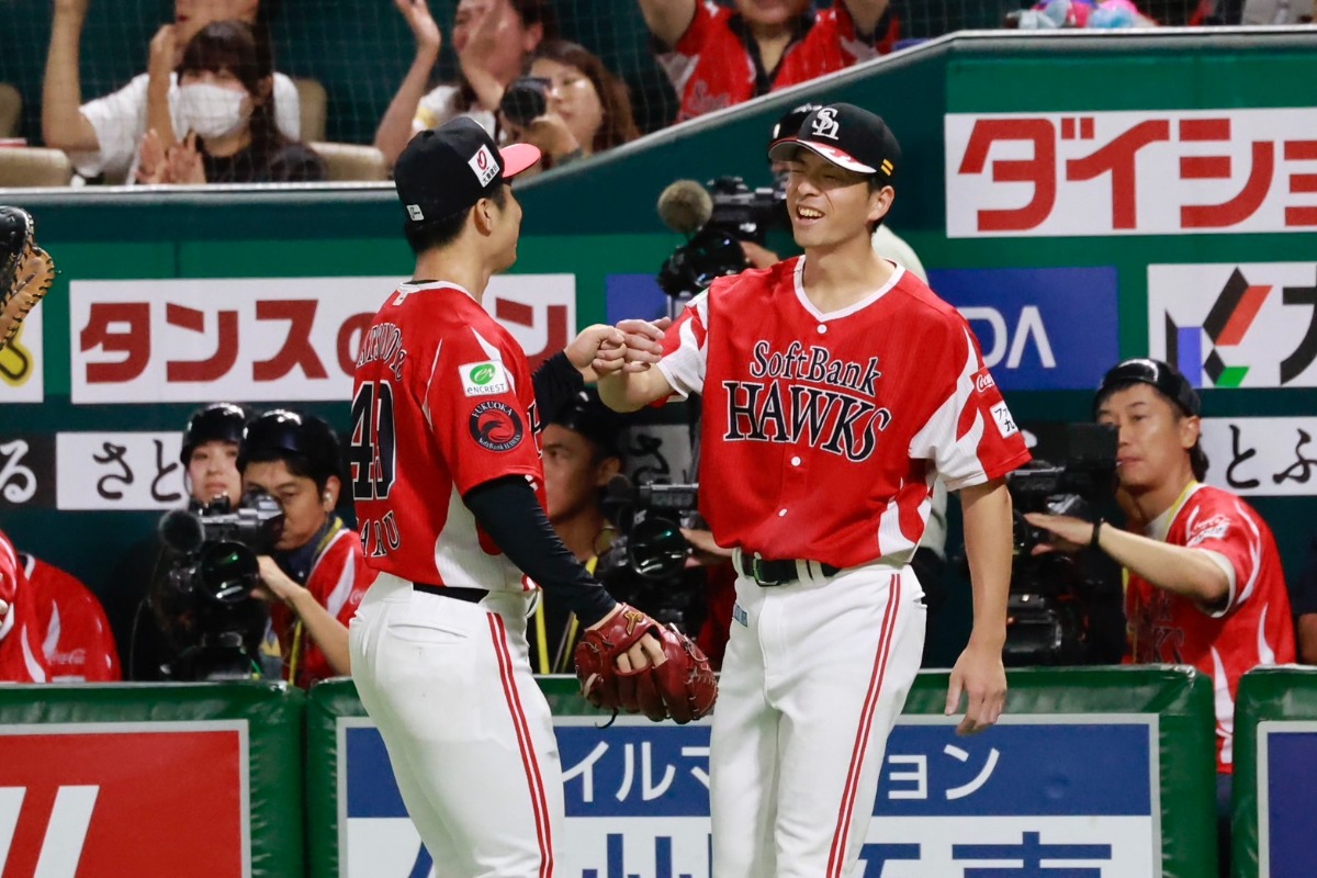 ピンチを凌いだ松本晴と大関友久【写真：小池義弘】