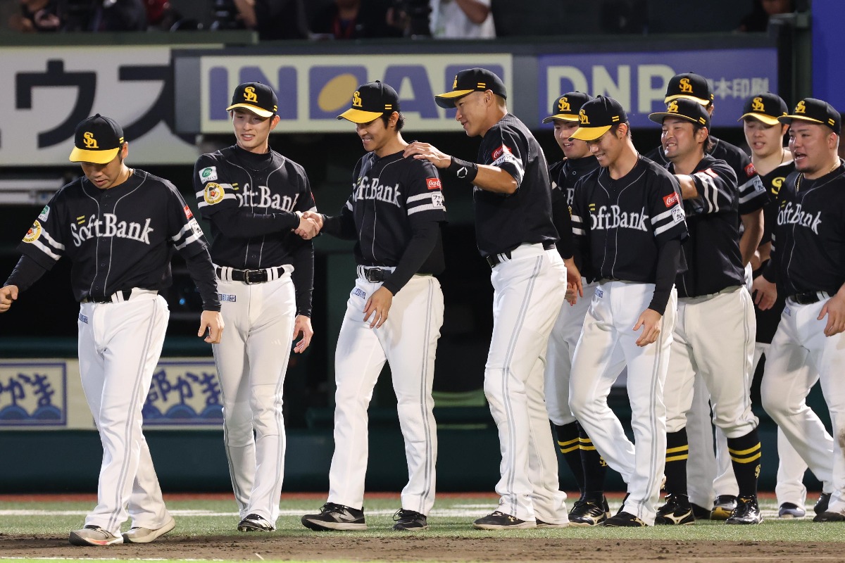 勝利したホークスナイン【写真：栗木一考】