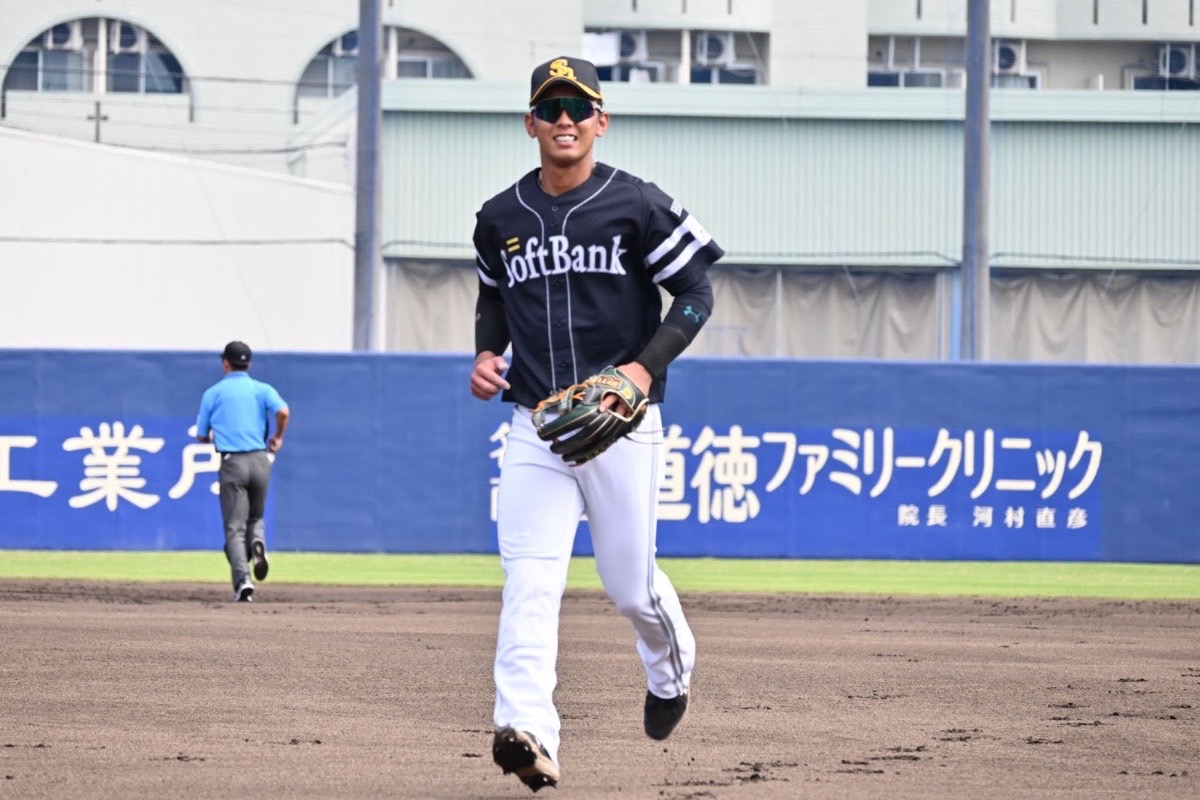 2軍戦で笑顔を見せる今宮健太【写真：長濱幸治】