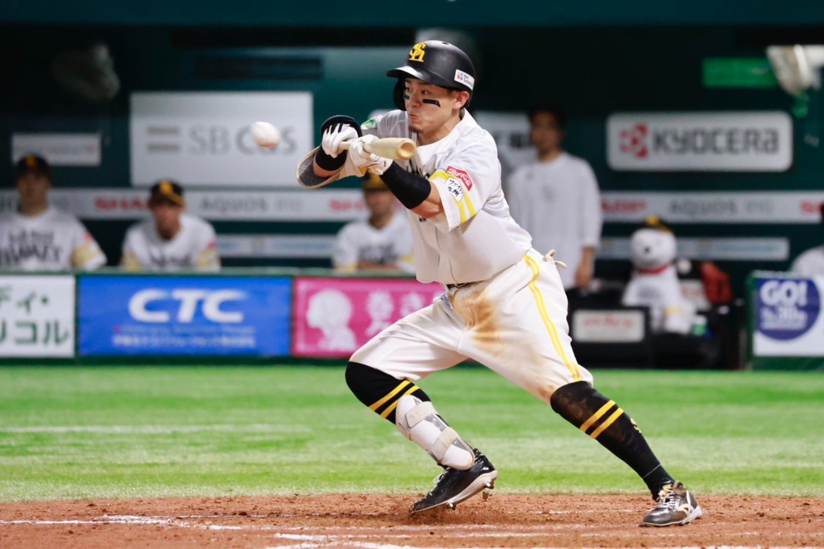 内野安打を放ち規定打席に到達した牧原大成【写真：小池義弘】