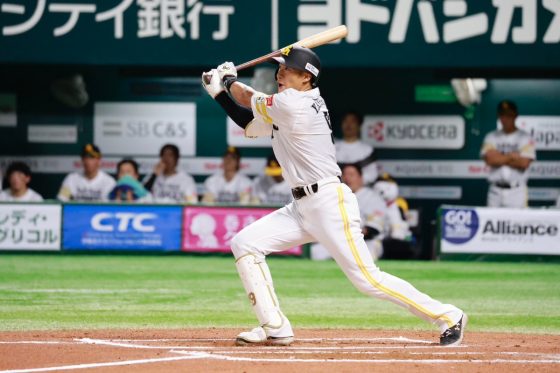 【3・4月サヨナラ賞受賞記念】メタルポスター 柳田悠岐 ソフトバンク柳田悠岐「奇跡が起きた」逆転サヨナラ3ラン…球団