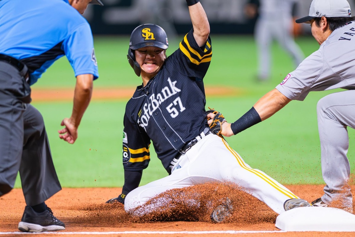 三盗を決めた緒方理貢【写真：古川剛伊】