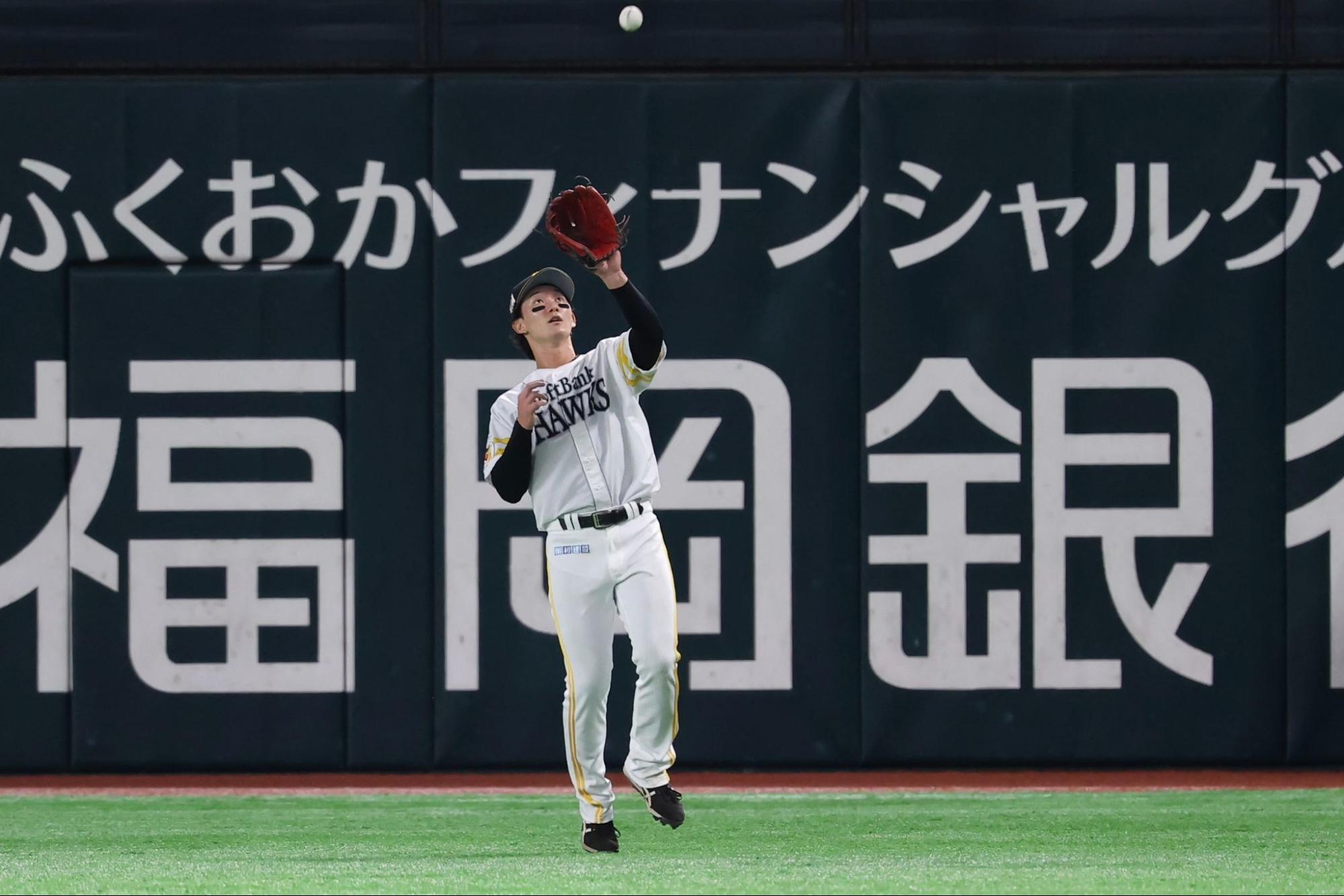 右翼守備に就いた正木智也【写真：加治屋友輝】