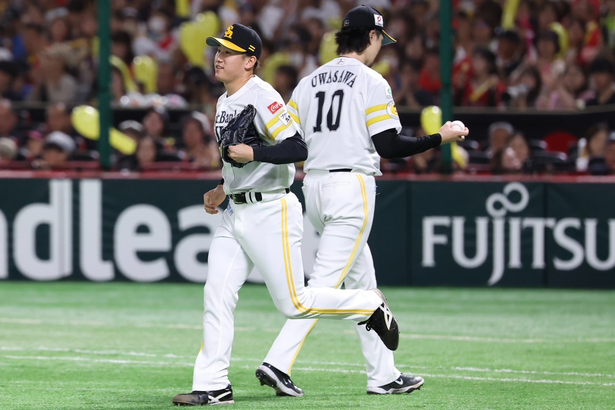 上沢直之の後を受けマウンドに上がる木村光【写真：加治屋友輝】