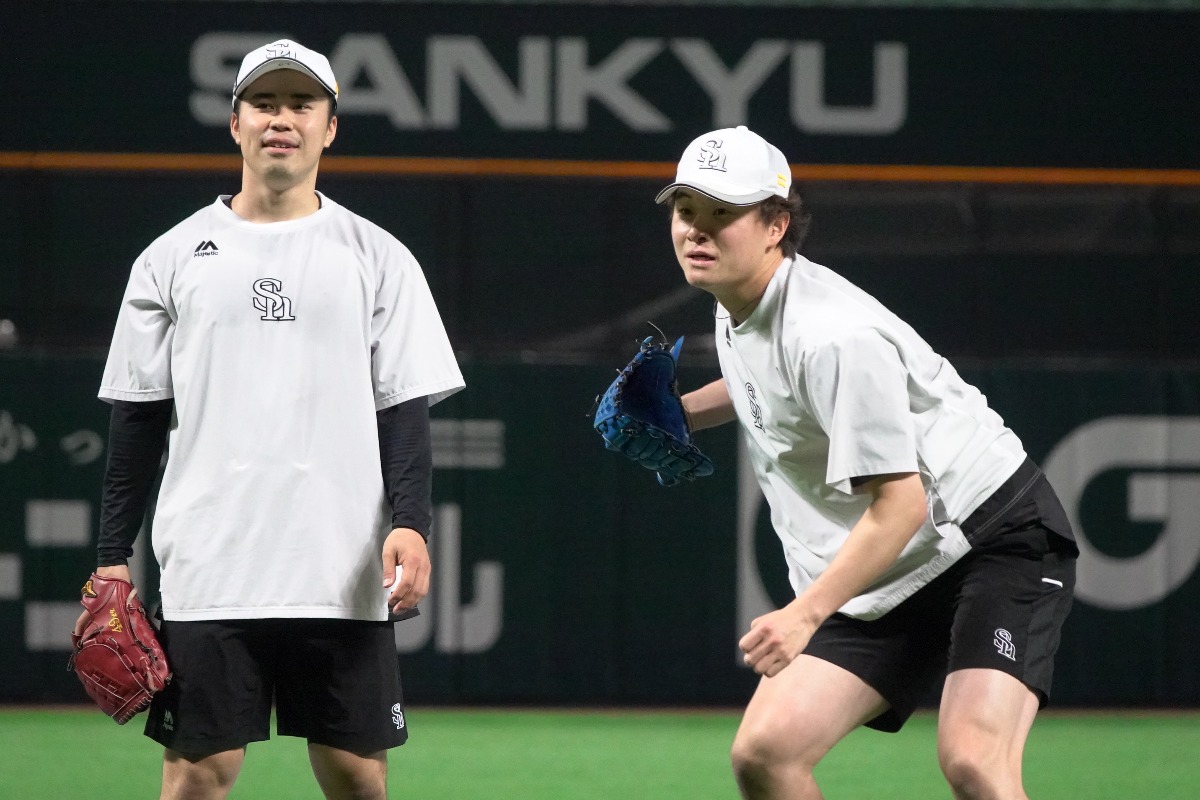 松本晴（左）と前田純【写真：竹村岳】