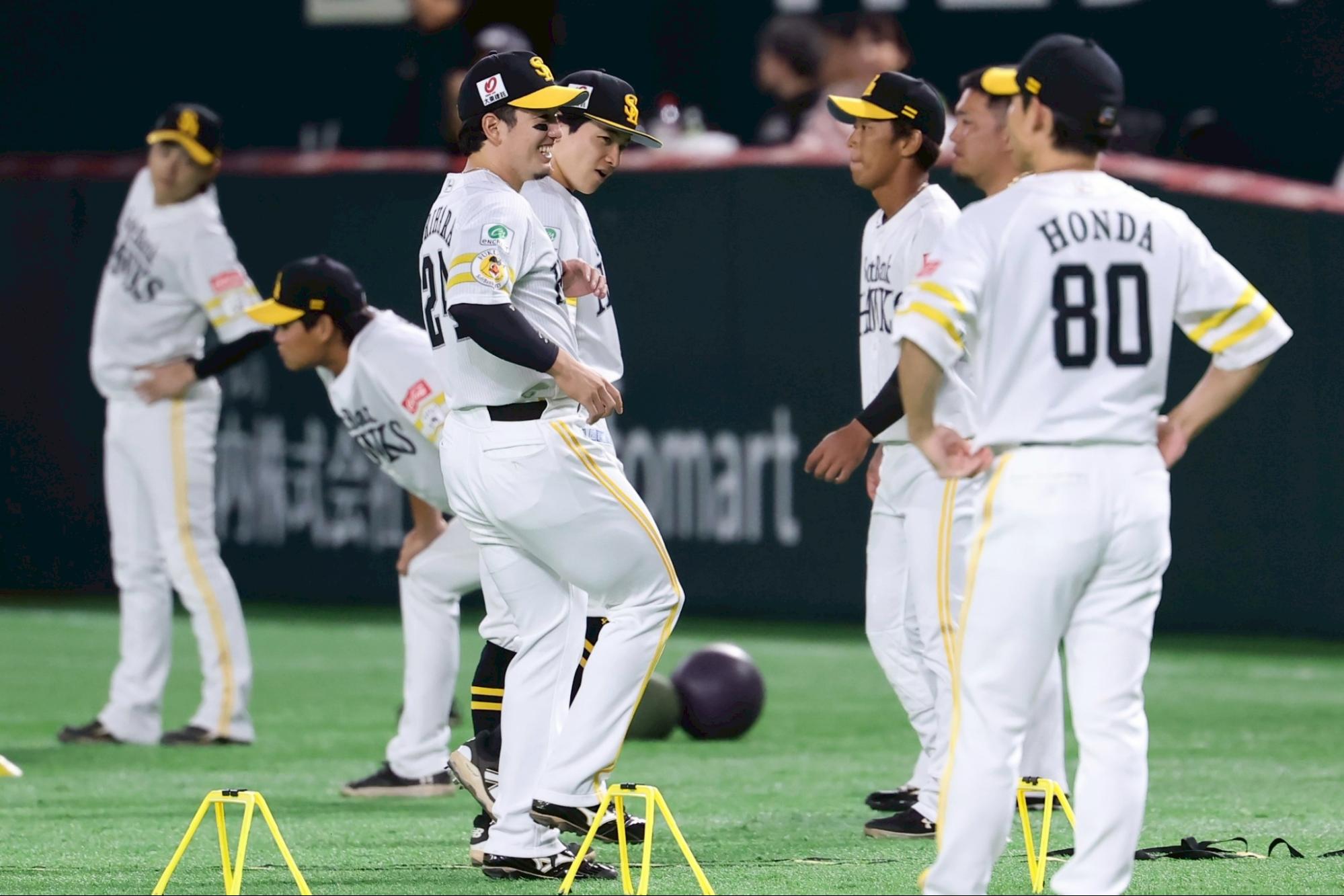 セカンドアップする栗原陵矢【写真:加治屋友輝】