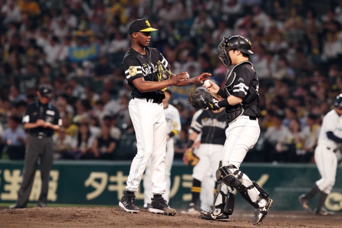 リバン・モイネロ（左）と海野隆司【写真：栗木一考】