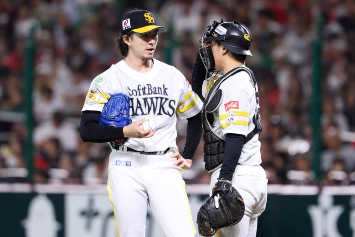 海野隆司（右）と上沢直之【写真：加治屋友輝】