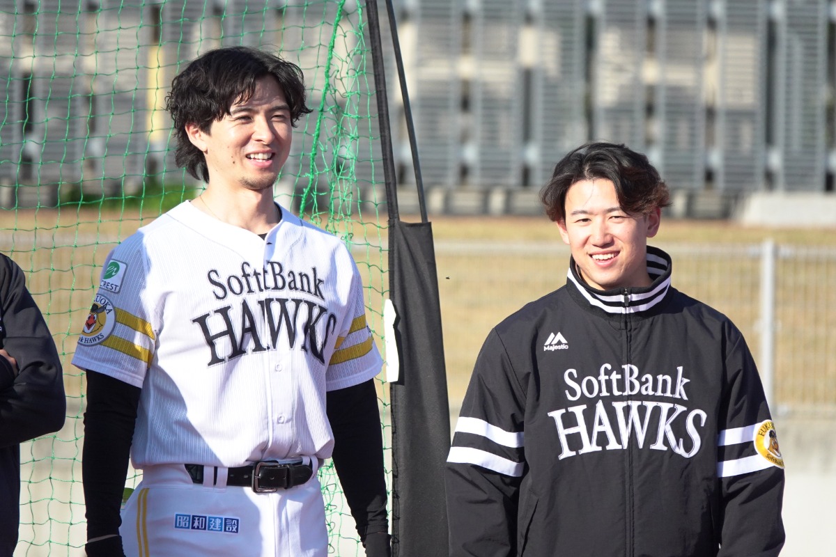 木村光（右）と上沢直之【写真：竹村岳】
