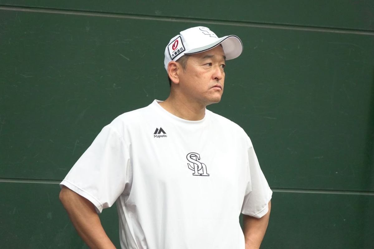 倉野信次投手コーチ（チーフ）兼ヘッドコーディネーター（投手）【写真：竹村岳】