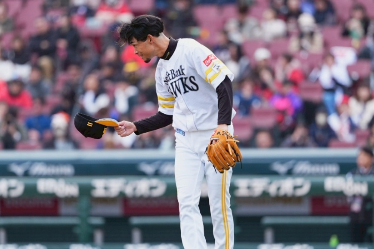 トライアウトを終えて一礼する又吉克樹【写真：小林靖】