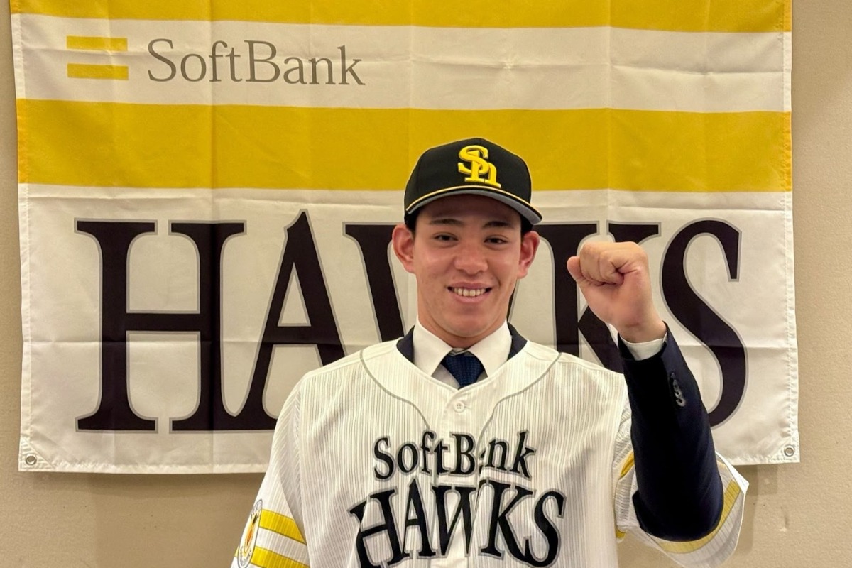 仮契約を終えたドラフト5位の高橋隆慶【写真：川村虎大】