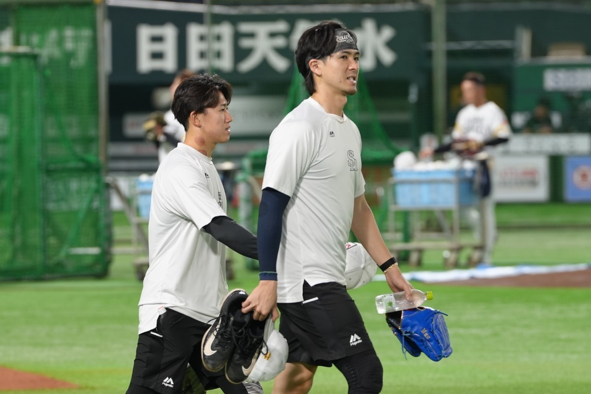 木村光（左）と上沢直之【写真：竹村岳】