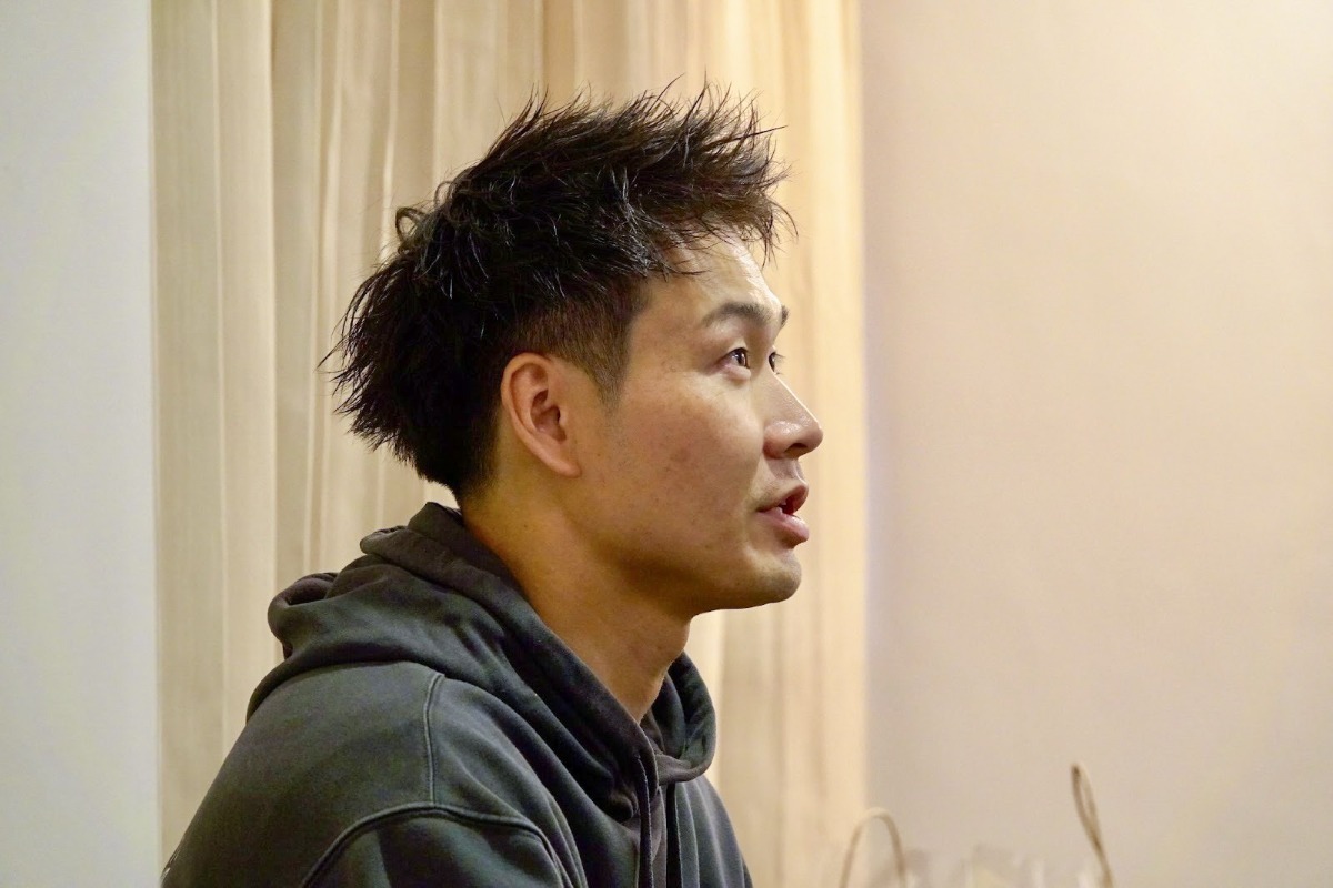 インタビューに応じる武田翔太【写真：竹村岳】